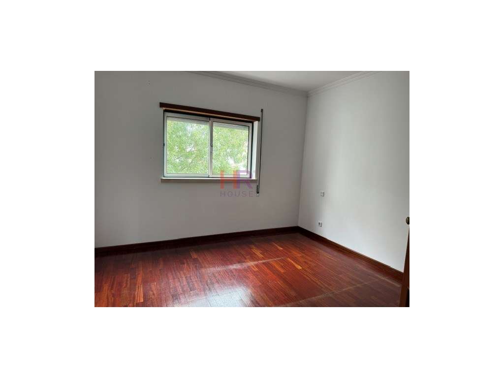 Apartamento T3 com suíte e varandas em São Silvestre, Coimbra.-8