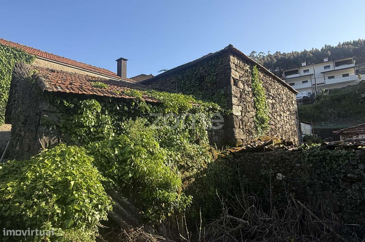 Moradia para restauro - Grande imagem: 3/4