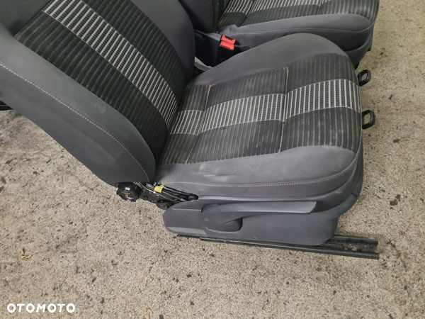 Fotel przedni prawy pasażera Volkswagen Polo IV 9N 3D - 3