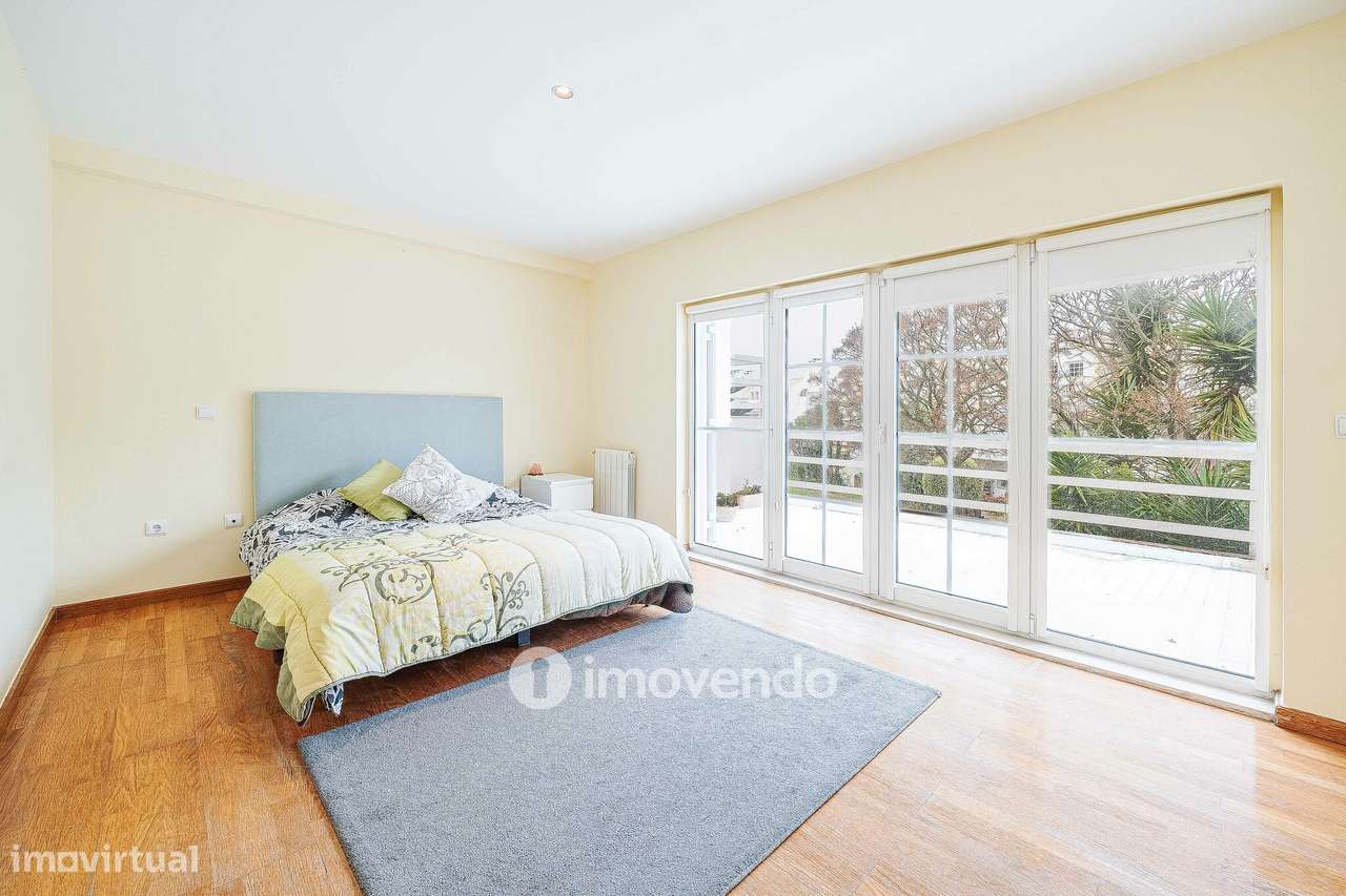 Moradia T5+2 com garagem, em condomínio com piscina, em Murches-16