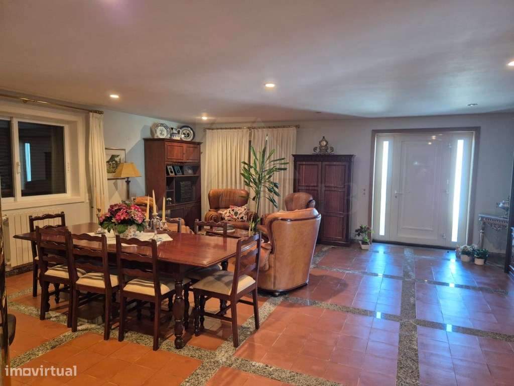 Moradia T4 com jardim-26