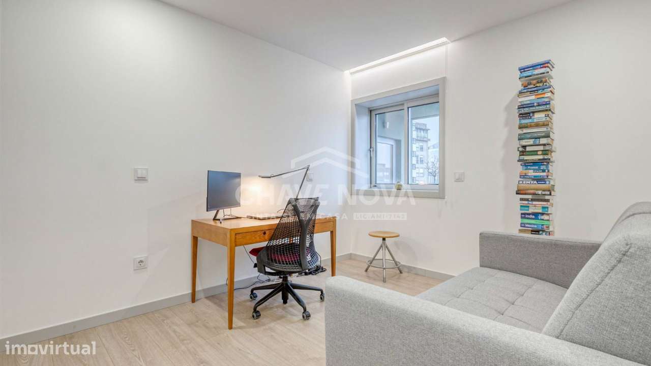 Apartamento T2 c/ Varanda e 2 Lugares de Garagem-Constituição/ Marquês-20