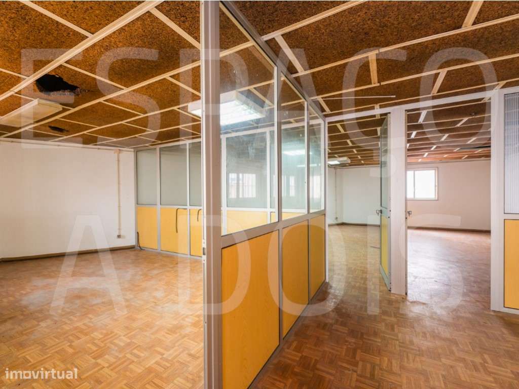 Armazém Amplo; com 2 Pisos! Boa Localização, próximo do Centro da A...-37