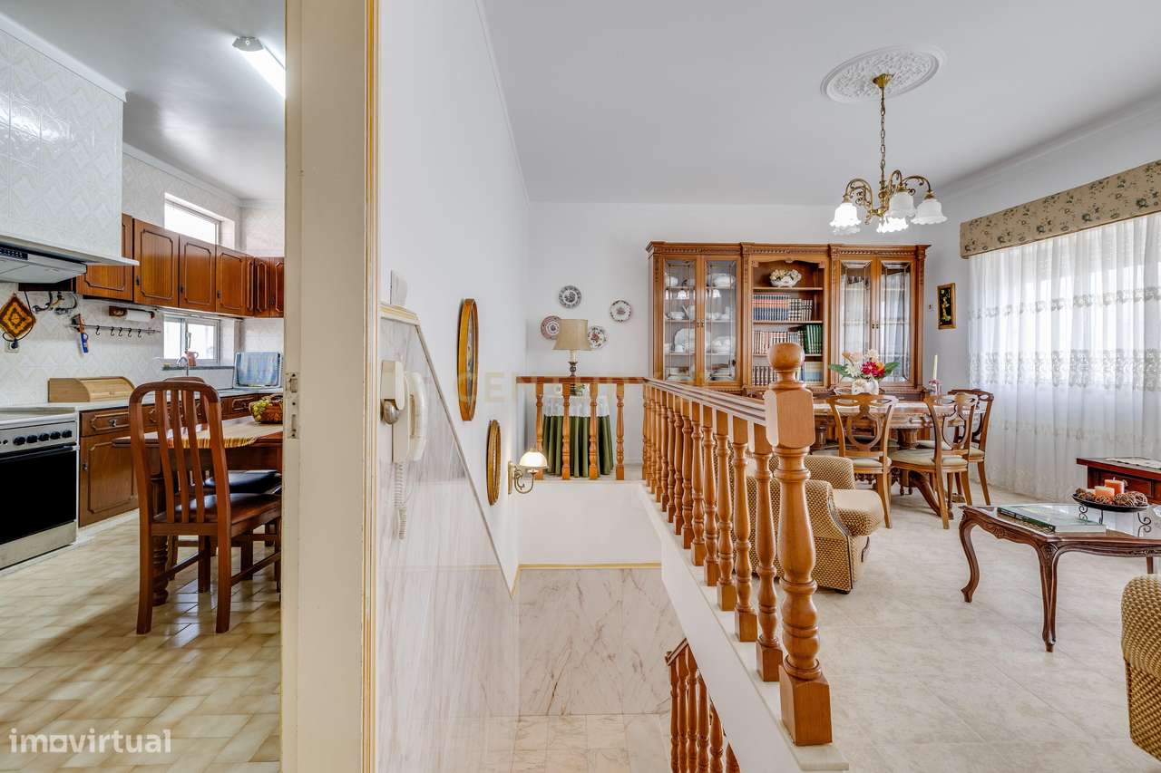 Moradia com Terraço e Vista Mar a 500m da Praia na Fuseta - Grande imagem: 5/38