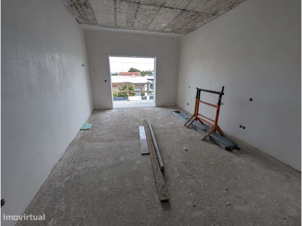 Conforto e Qualidade de Vida numa Moradia T3 nos Redondos Fernão Ferro-8