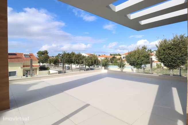 Luxuosa moradia isolada de 5 assoalhadas com excelentes áreas - piscin-25