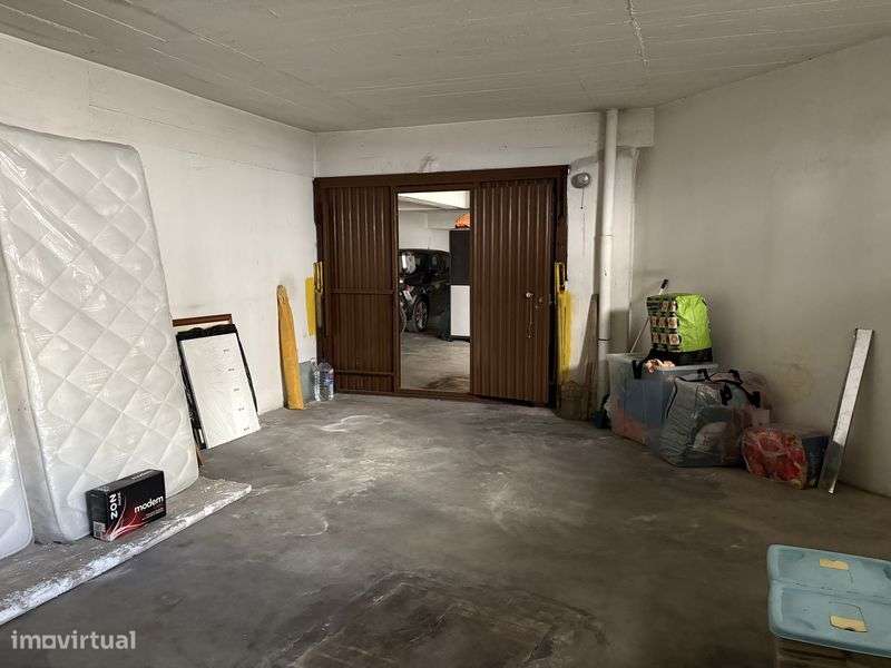 Box de 28m2 em Garagem no Centro da Ericeira - Grande imagem: 4/11