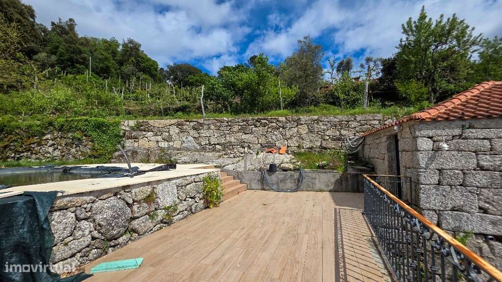 Moradia Ind. V4 p/ concluir c/ piscina - Pinheiro-23