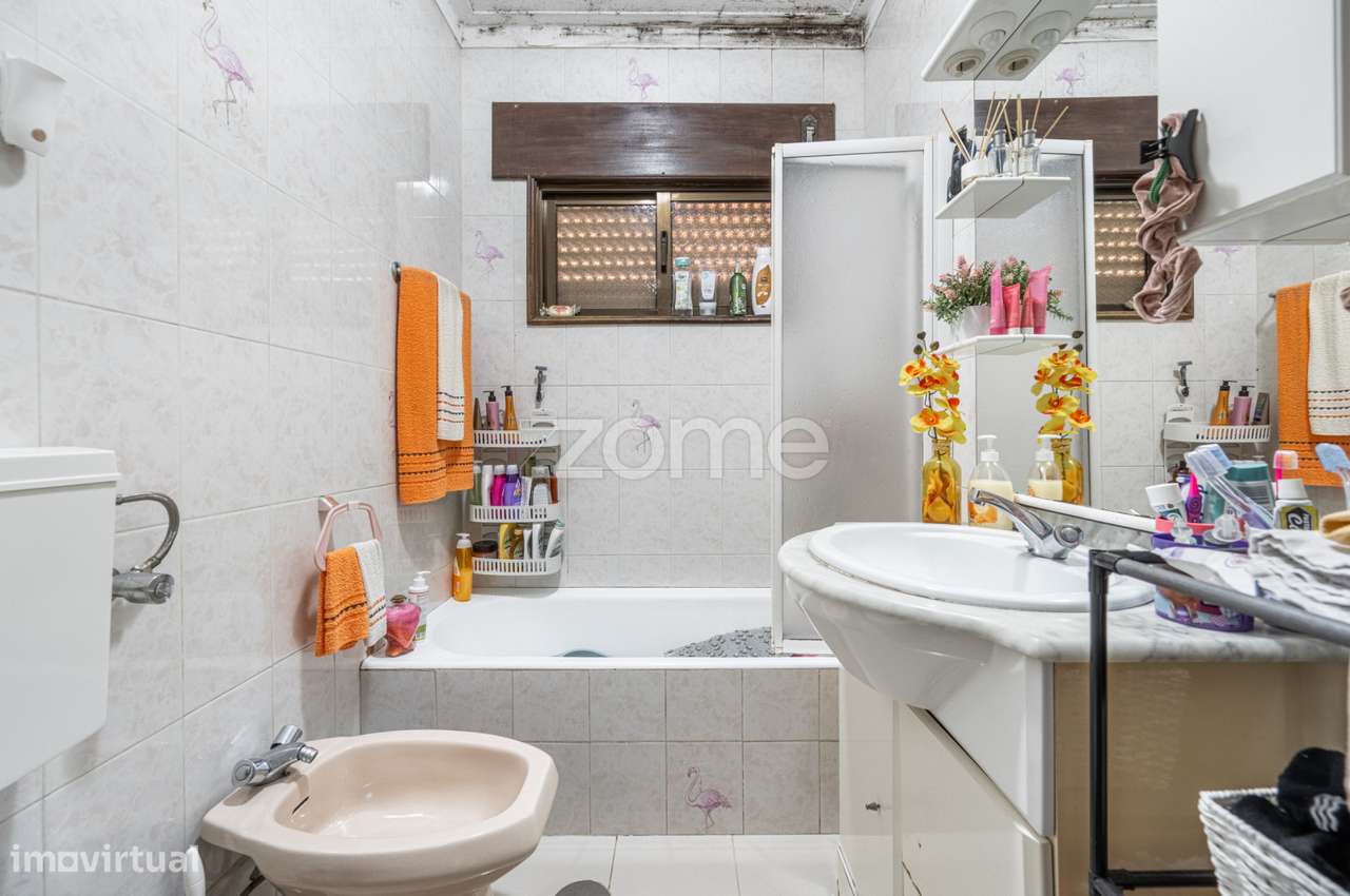 Moradia com 2 Anexos e 2 Terrenos para construção-10