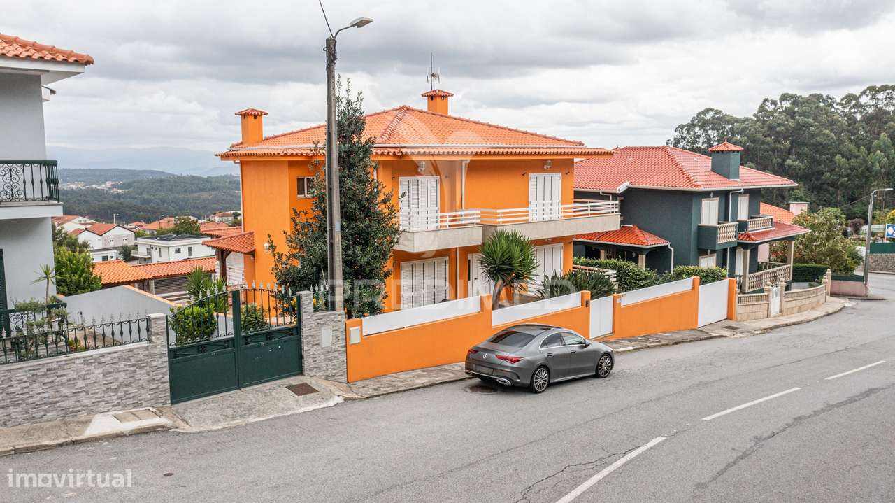 ? Moradia T4 Exclusiva em Espinho, Braga – Luxo, Conforto e Vistas... - Grande imagem: 2/25