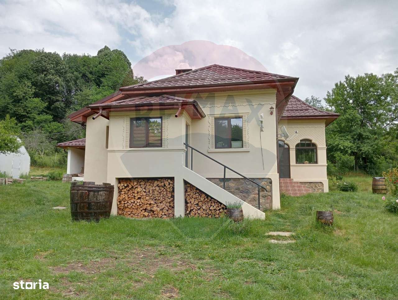 Vanzare casa  4 camere-microferma, cu panouri fotovoltaice - Imagine principală: 2/20