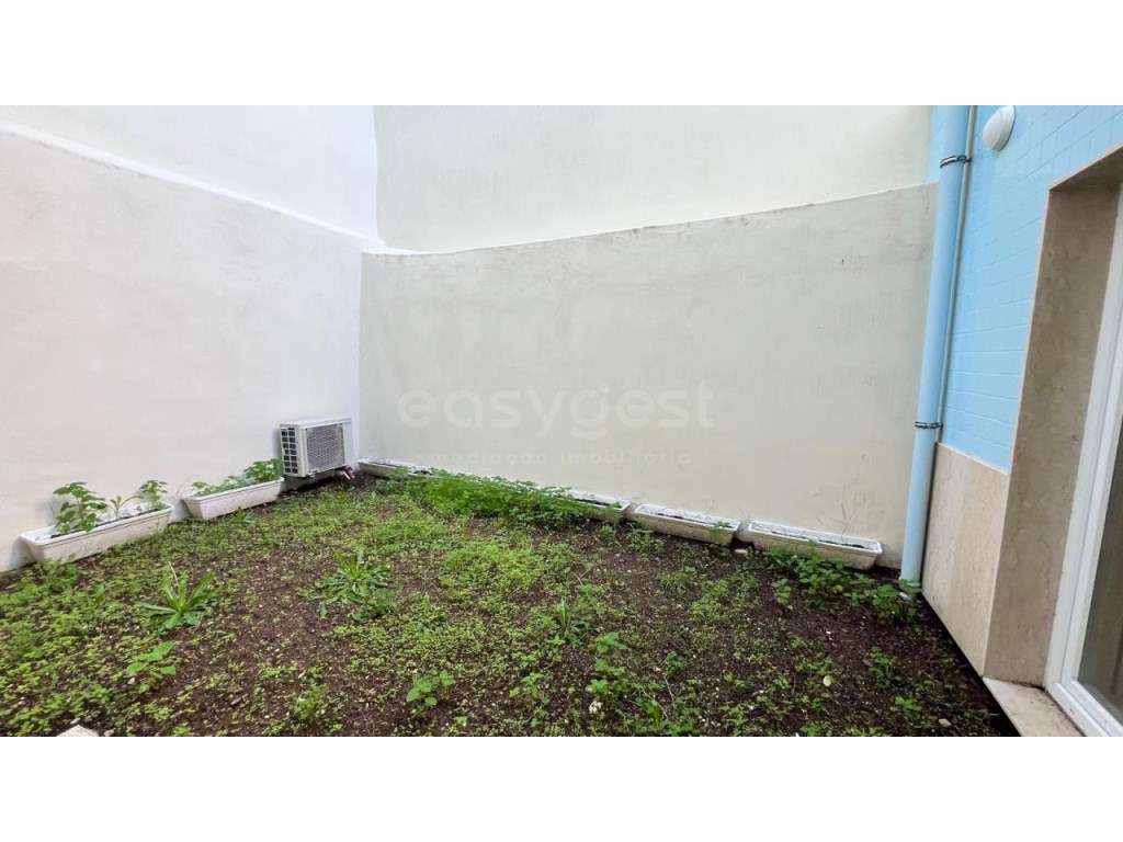 Apartamento T0+1 - Santo Amaro - Alcântara - Grande imagem: 3/10