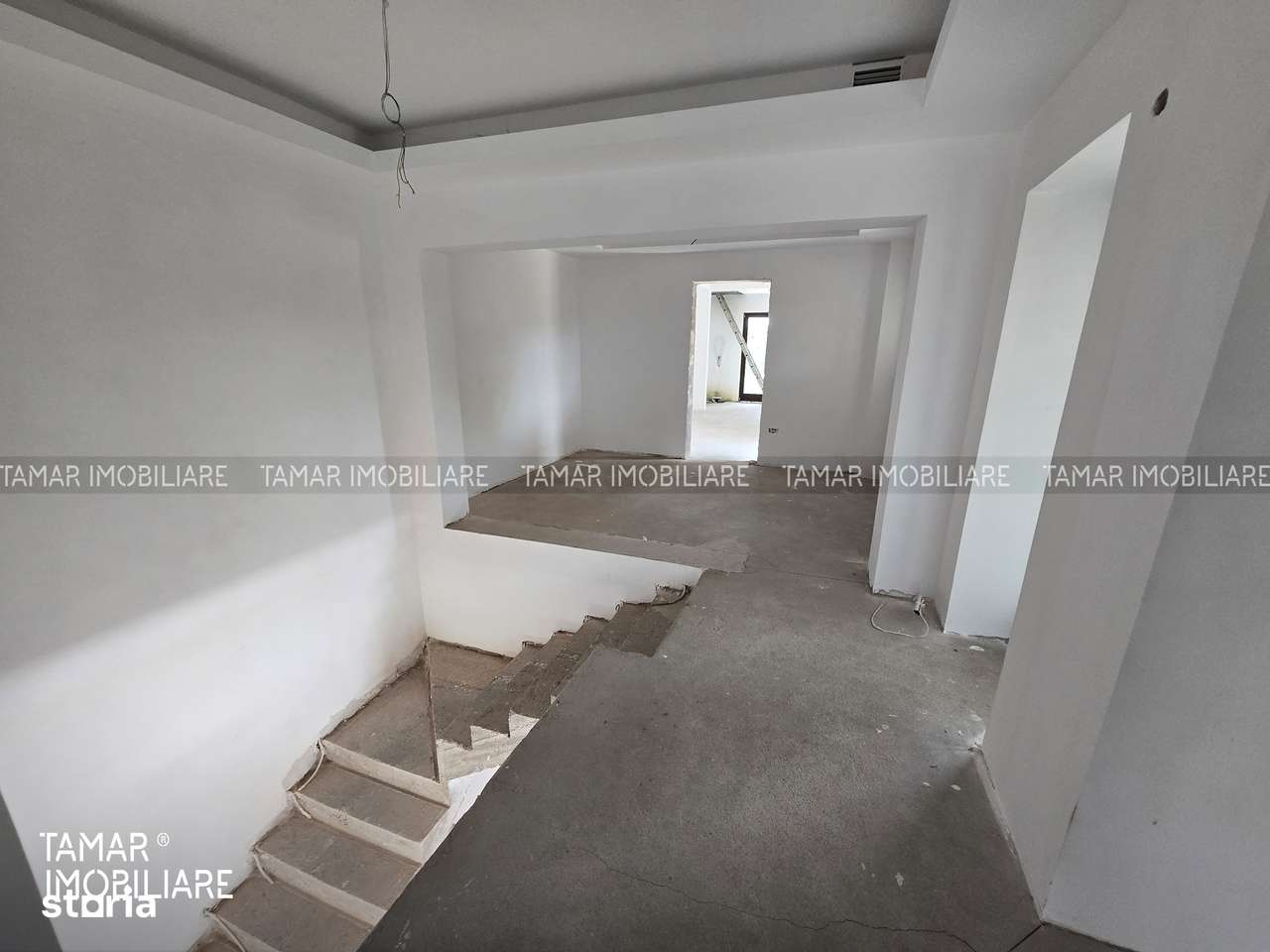 Vilă Deosebită P+E, 335 mp, Teren 1000 mp - Micalaca - Imagine principală: 4/8