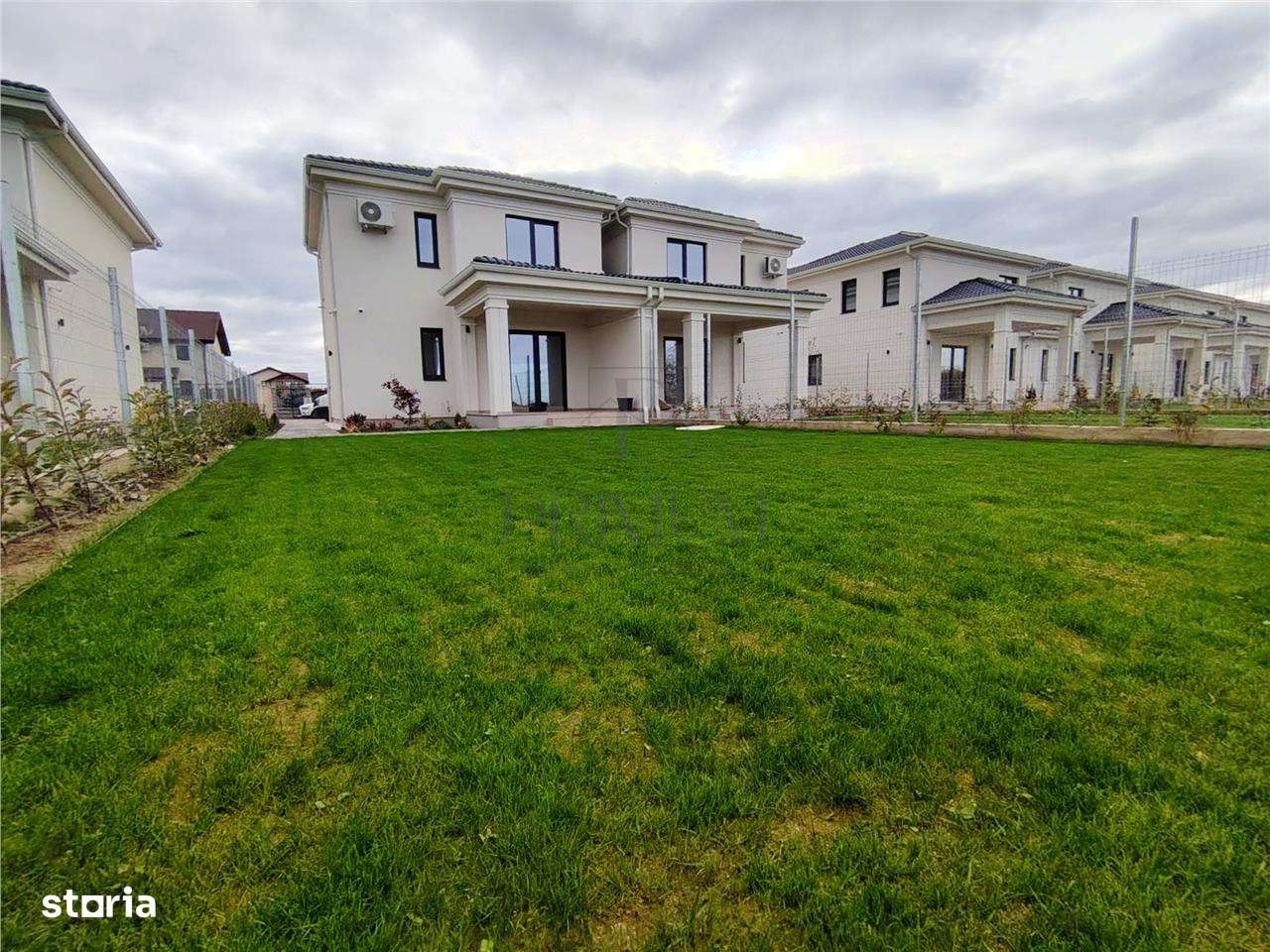 Duplex despartit prin camera tehnica - finisaje premium - toate utilit - Imagine principală: 2/11