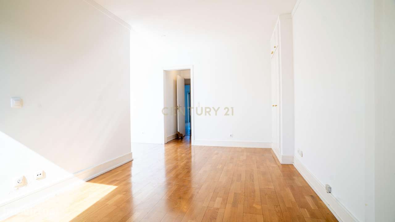 Apartamento T3 com Vista Mar – 5º Andar – A Dois Passos do Casino Esto-28