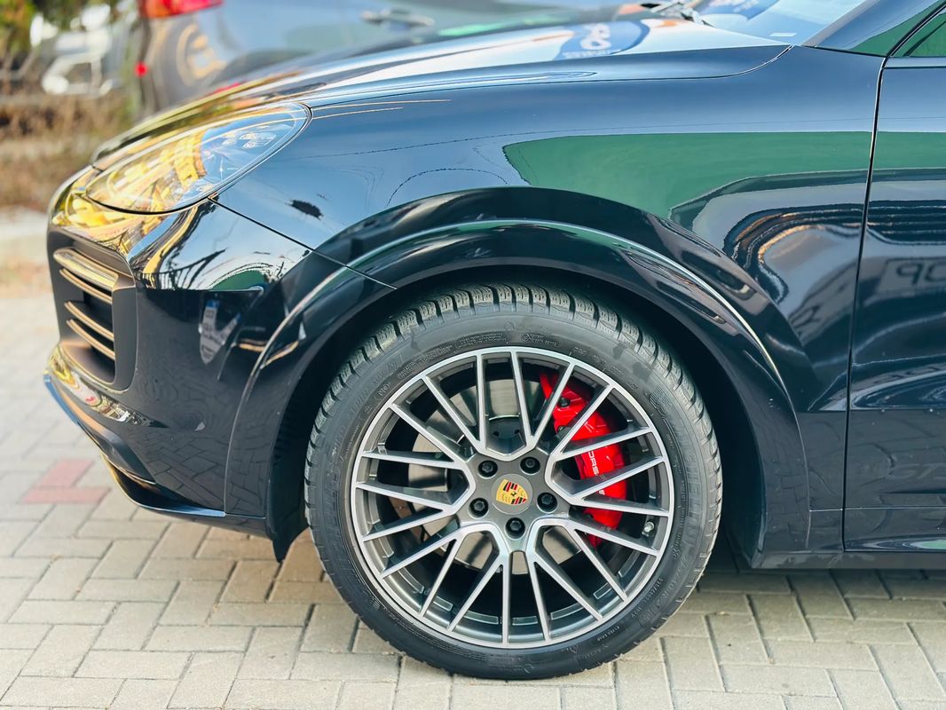Porsche Cayenne Coupe GTS Tiptronic S - 15