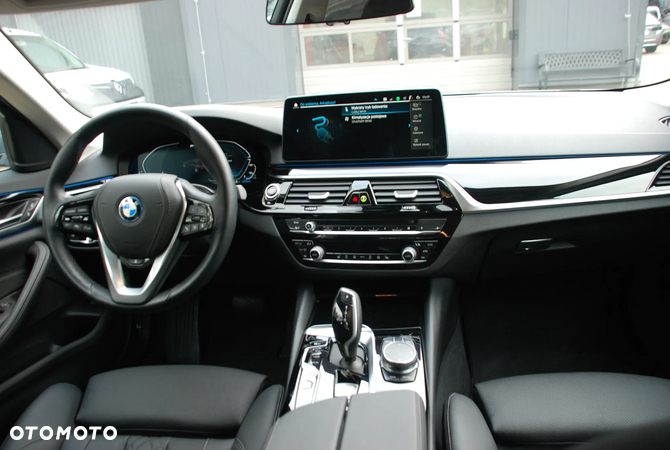 BMW Seria 5 530i mHEV sport - 9