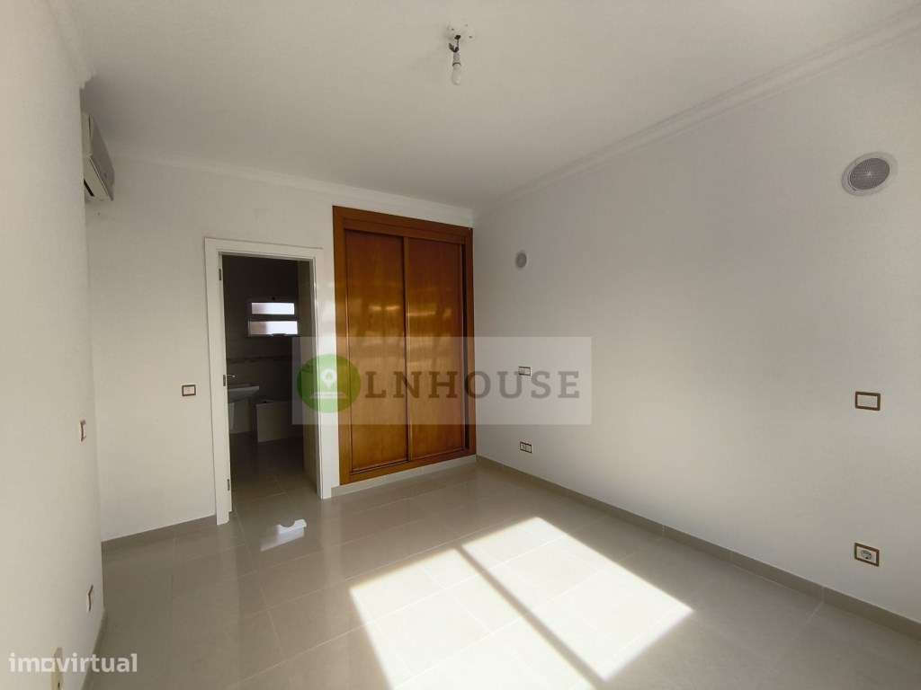 Moradia T4 com piscina e garagem - Castro Marim-20