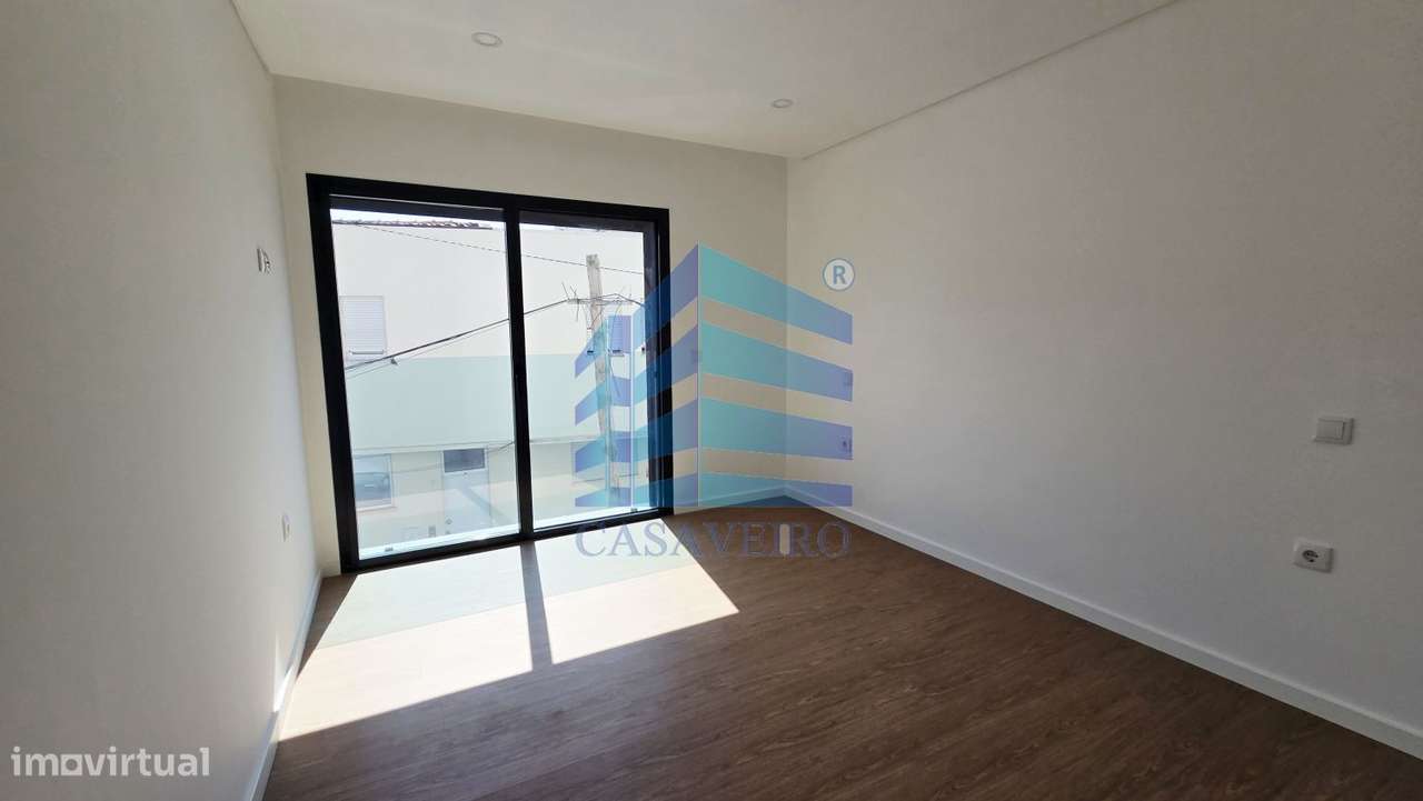 Apartamento T2 Duplex com terraço  centro de Esgueira-5