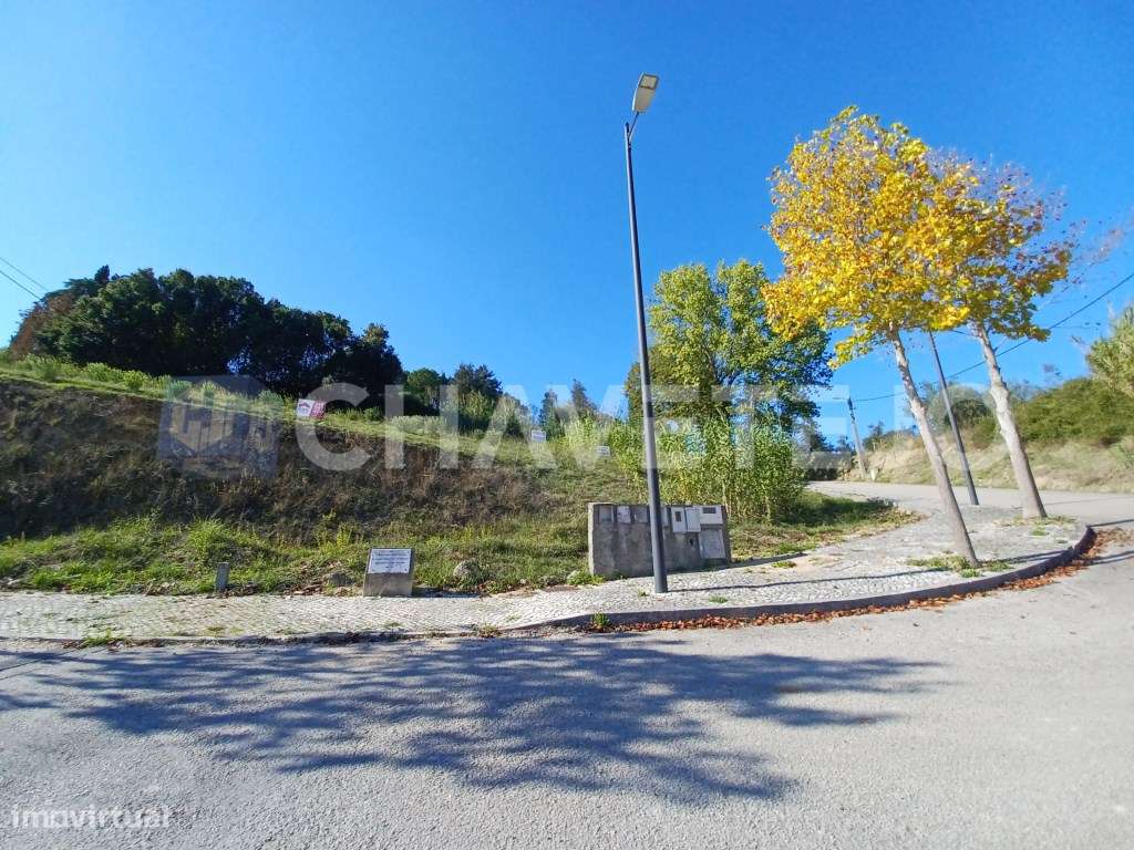 Lote de terreno com 720,42 m2 a 2 minutos do centro de Tomar. - Grande imagem: 2/2