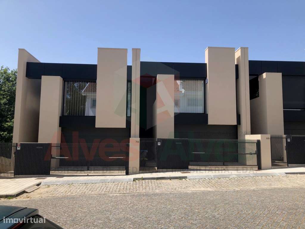 Moradia - 3 Frentes - Em construção - S. Pedro da Cova - Grande imagem: 5/19