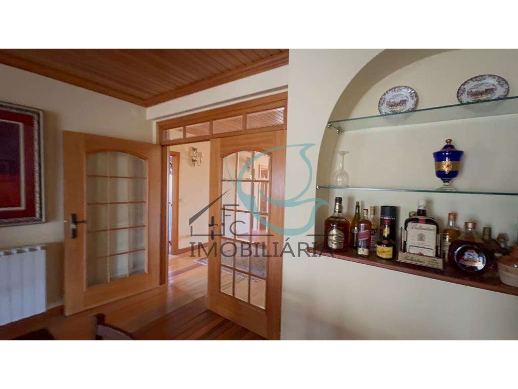 Moradia T4 em Azeitão - Excelente Oportunidade-13