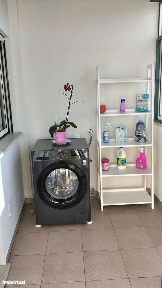 LUXUOSA PENTHOUSE  MOBILADA (T4/ 3BANHOS )AO LADO LIS & ALDI/ ELEVADOR - Grande imagem: 3/54