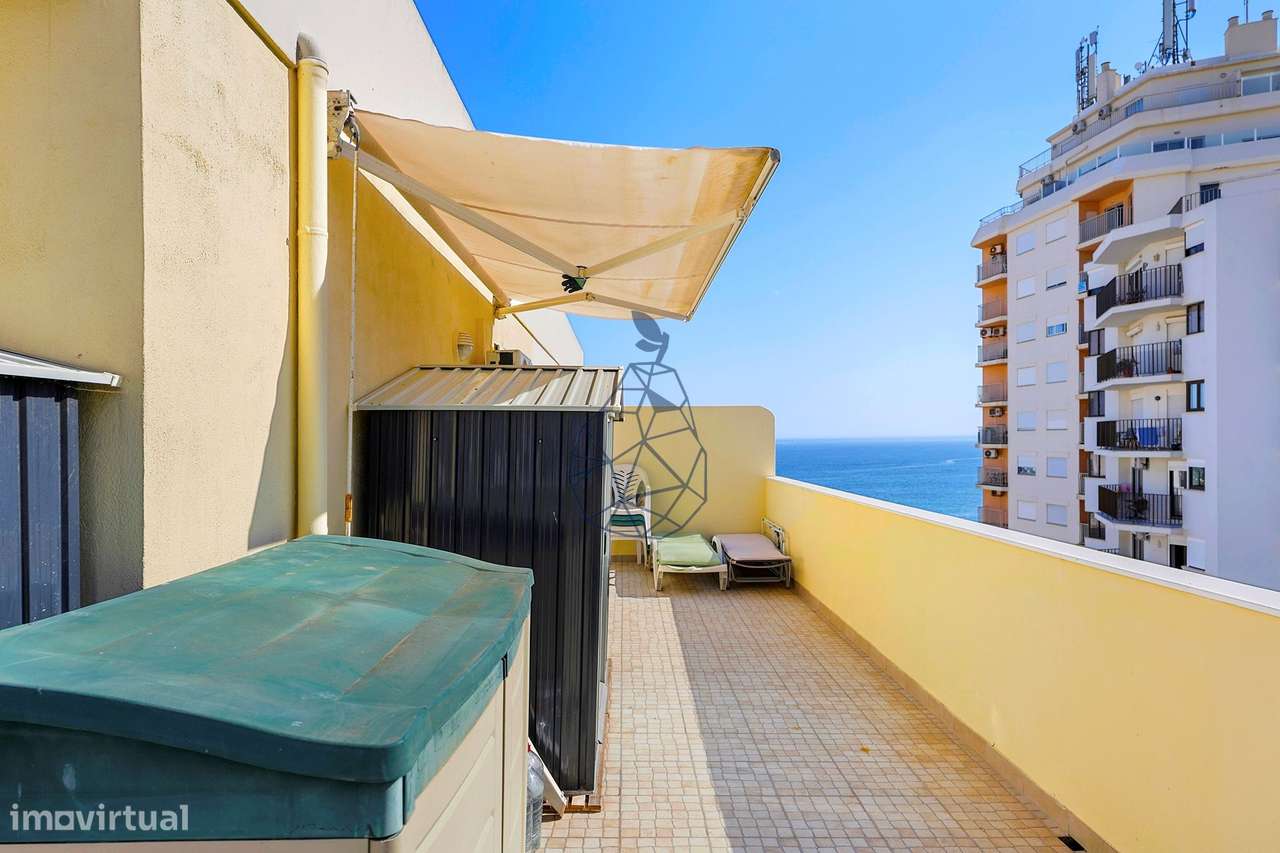 Apartamento Duplex T3 mobilado,  3 casa de banho ,Terraço, Vista Mar A-39