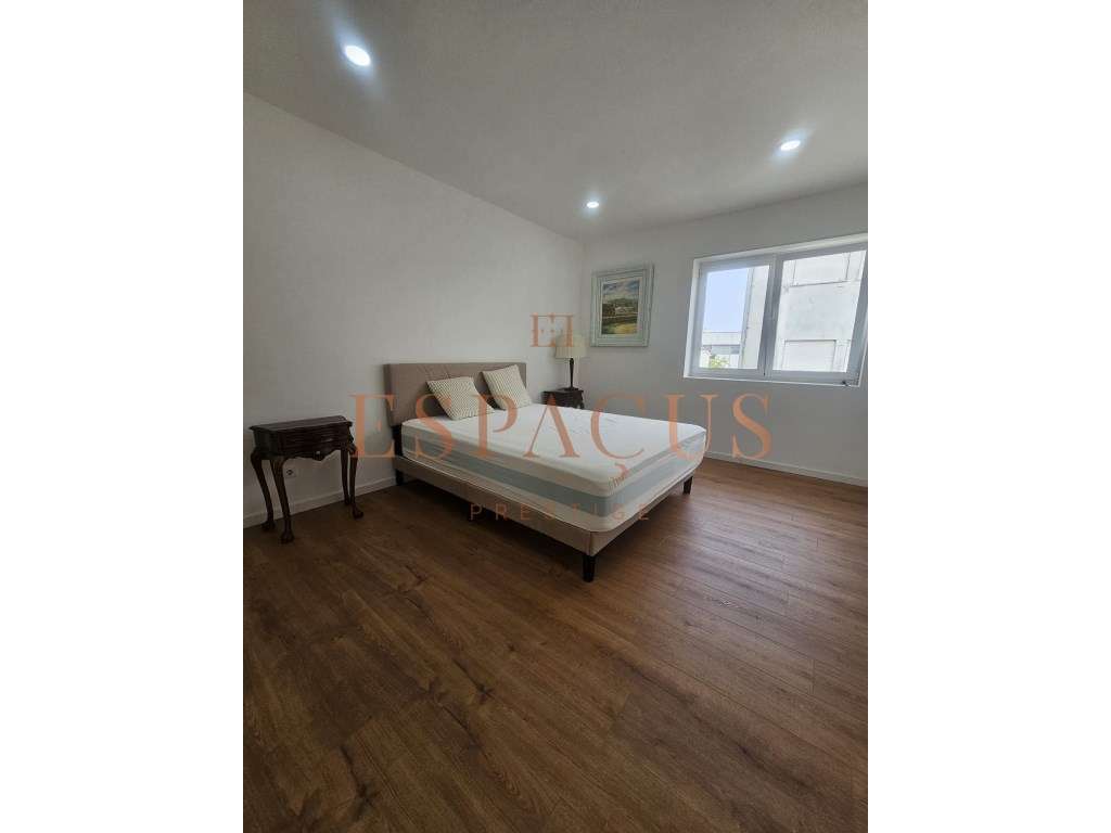 Apartamento T2 com Terraço no Coração do Centro Histórico-18