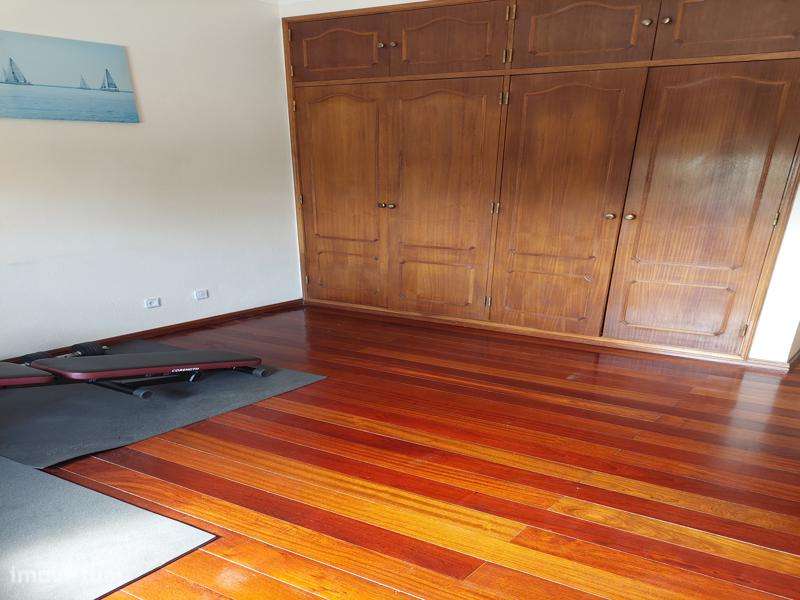 Excelente Quintinha em Lote de 1960 m2, com construção de 300 m2-34