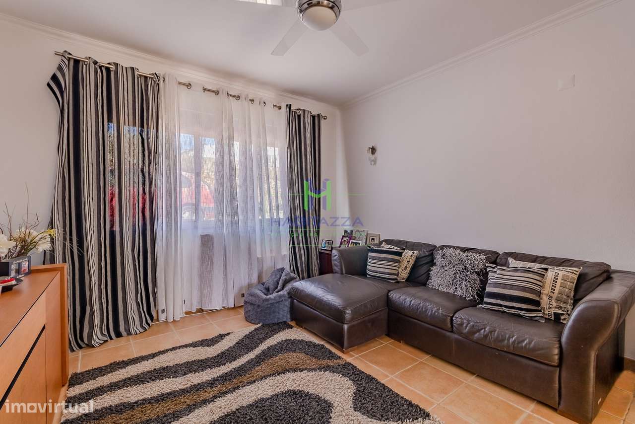 Apartamento T2 + Anexo com 1 quarto, 1 Escritório e 1 Casa de Banho, c-10