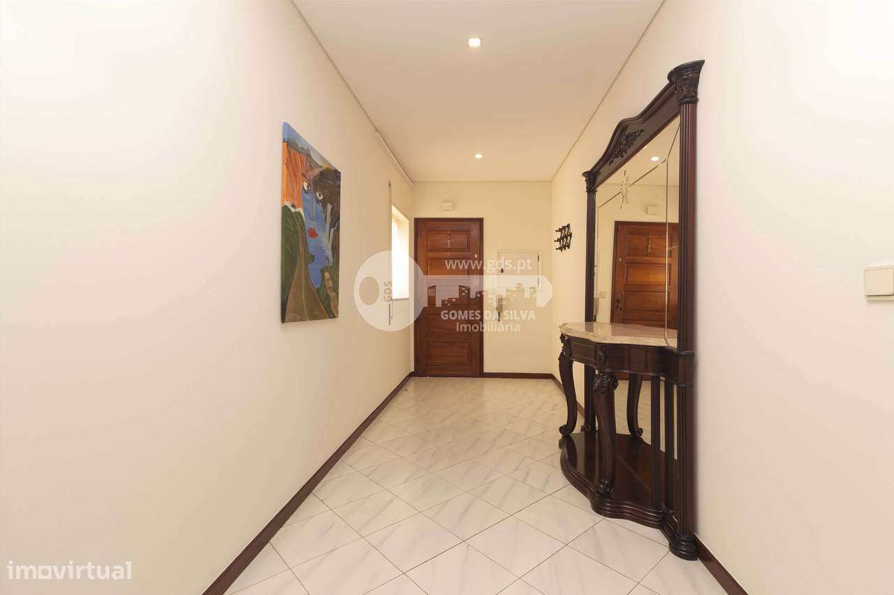 Apartamento T3 c/ lugar de garagem - Edifício do Galo-3