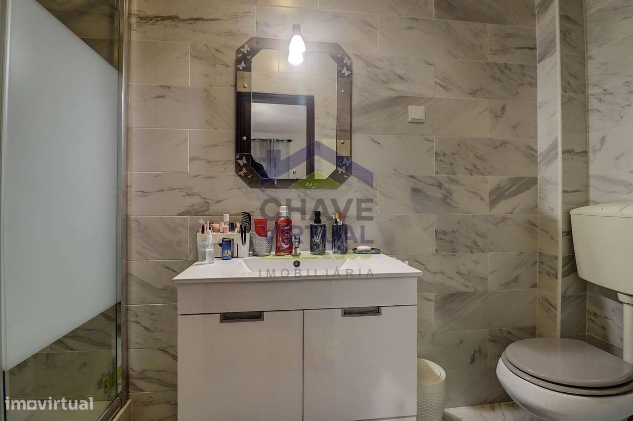 Apartamento T3 com Sótão Amplo - Centro Bombarral-29