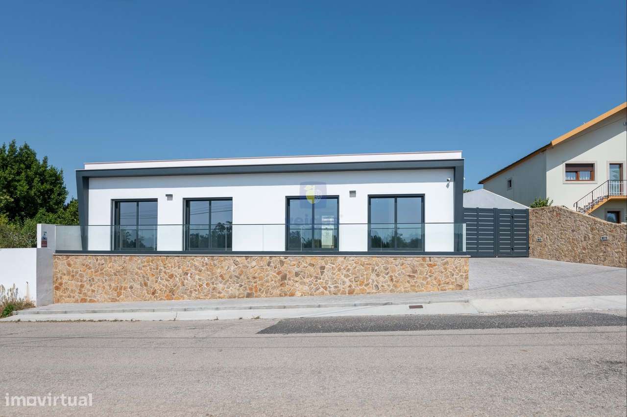 Fantástica Moradia T4, Nova, com Piscina interior aquecida, térrea, co - Grande imagem: 4/40