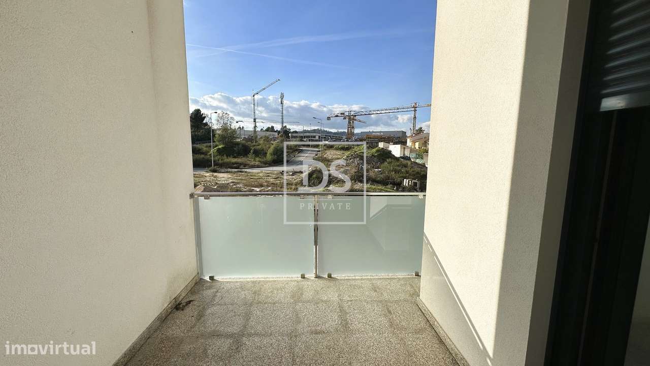 Última Moradia T3 em Amarante | 309 m² | Garagem 4 Carros | Vista Pano-13