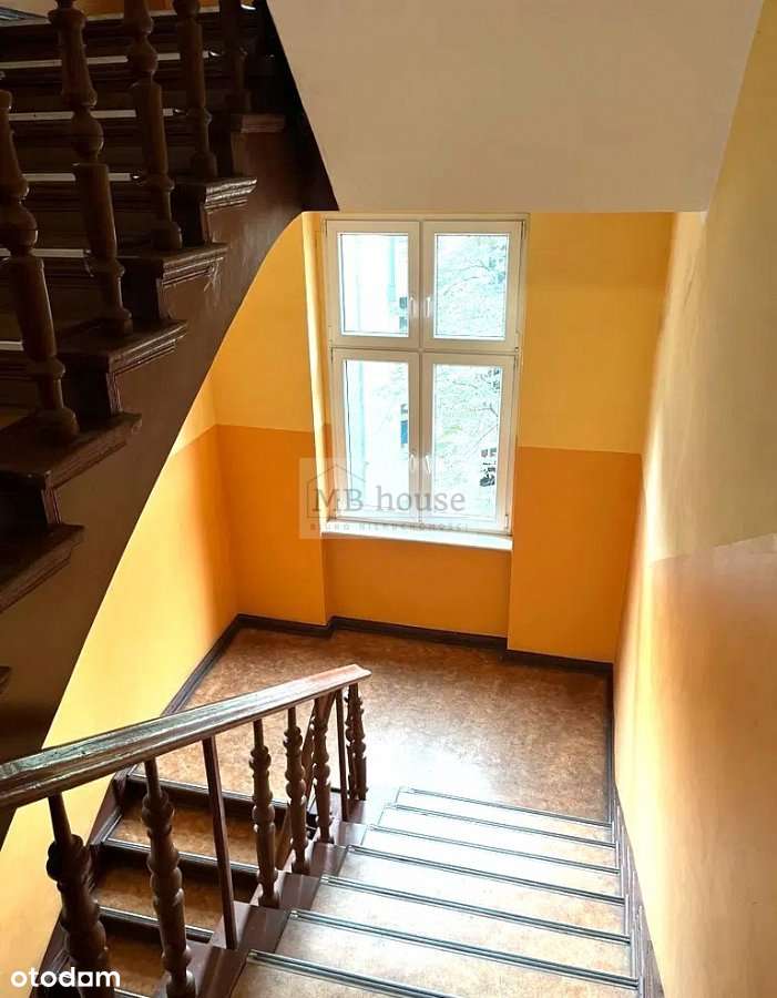 Mieszkanie 4-pokojowe z balkonem do remontu.-8