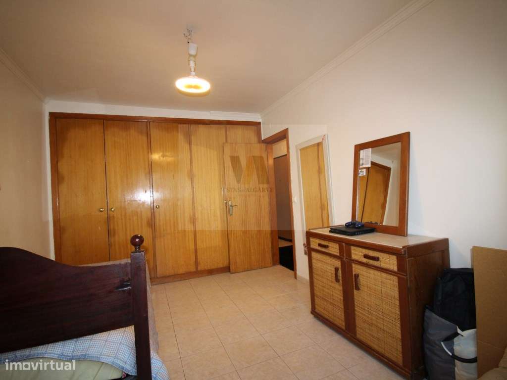 Apartamento T3 transformado em T2 em zona nobre de Olhão-5