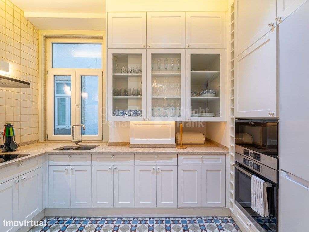 Apartamento T6 com varanda e ar condicionado - Grande imagem: 3/5