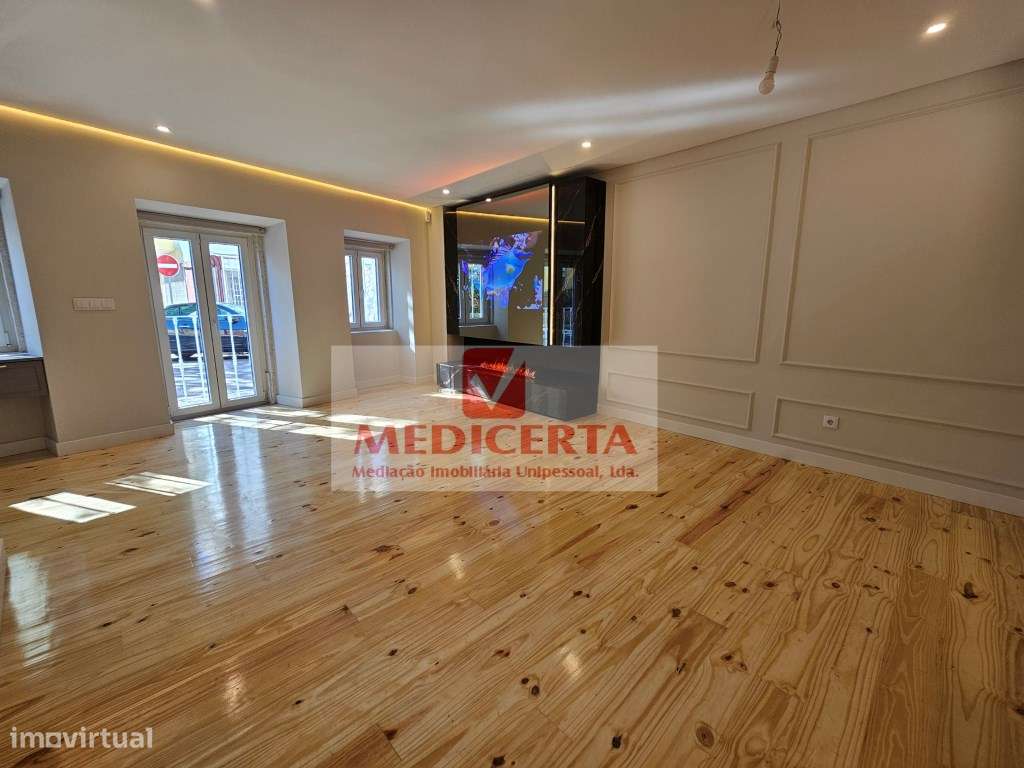 Belas - Moradia T4 + Logradouro / Totalmente restaurada - Grande imagem: 4/52