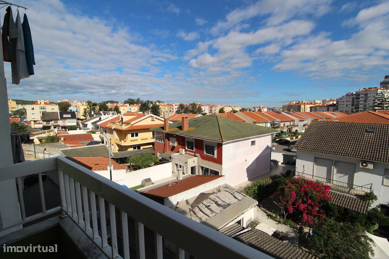 Apartamento T2 com varandas e ótima exposição solar-12