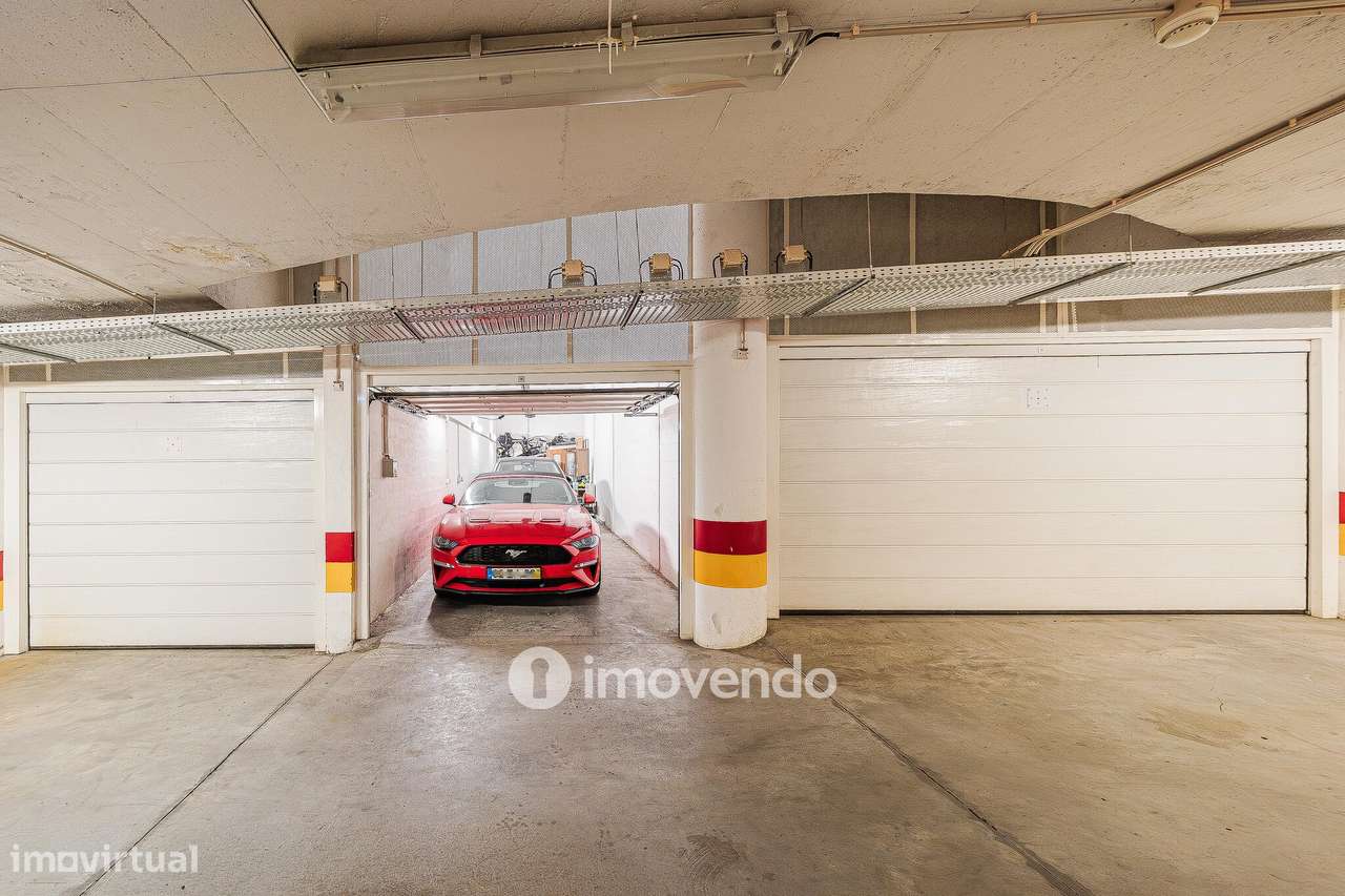 Apartamento T3 com garagem, em condomínio com piscina, em Bicesse-46