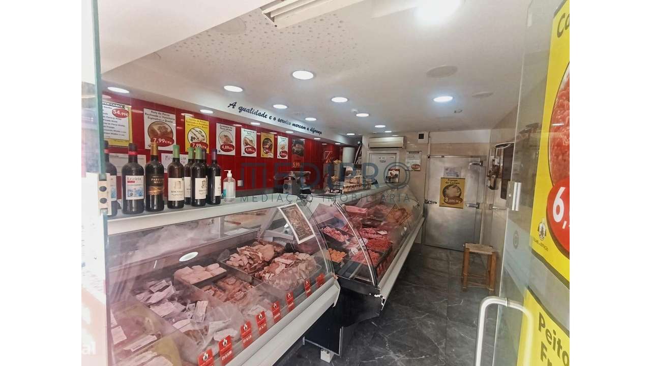 Loja 30 m2 Centro de Mem Martins-5