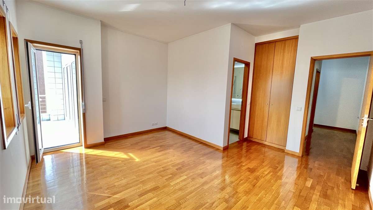 T3 Centro-Póvoa de Varzim-aparcamento-14