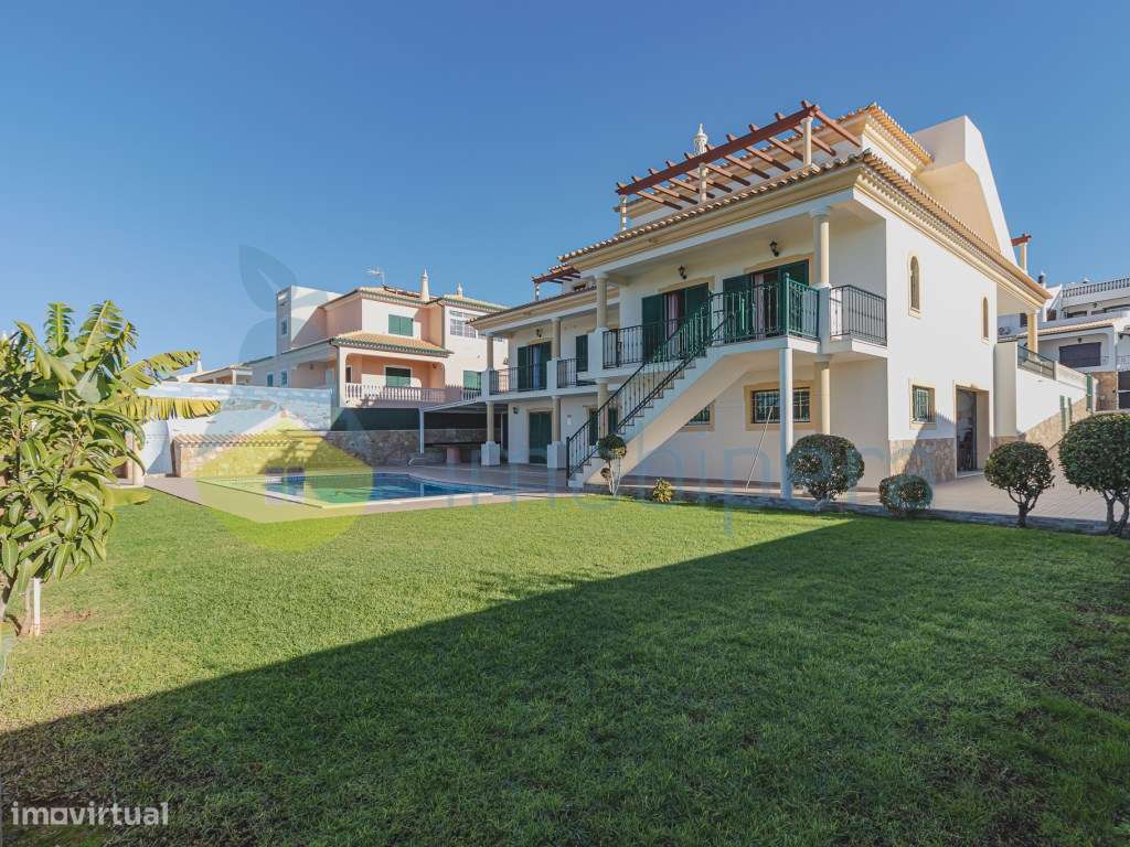 Moradia V8, com piscina, salão de jogos, garagem e AL ativo - Grande imagem: 4/60