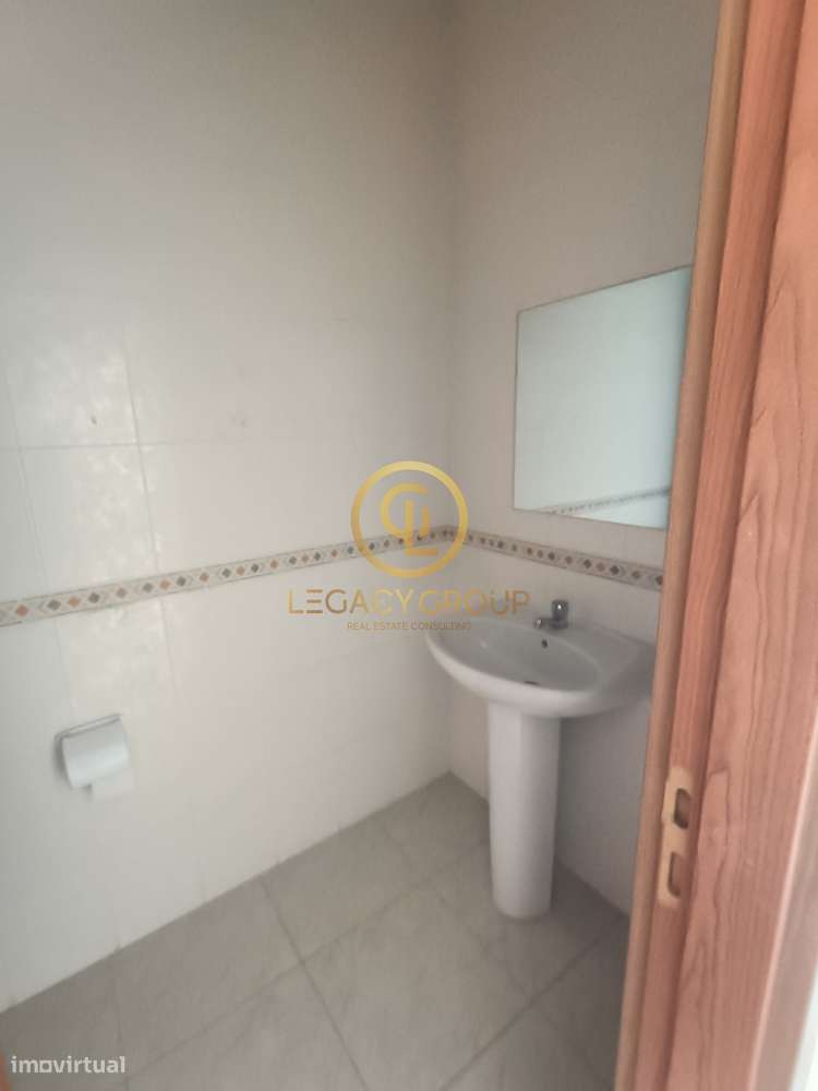 Oportunidade de loja à venda na Rua Professora Maria José Correia,... - Grande imagem: 4/16