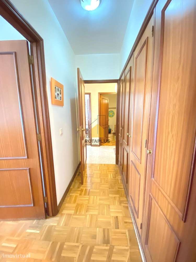 Apartamento T1+1 com Excelente Varanda e Garagem-15
