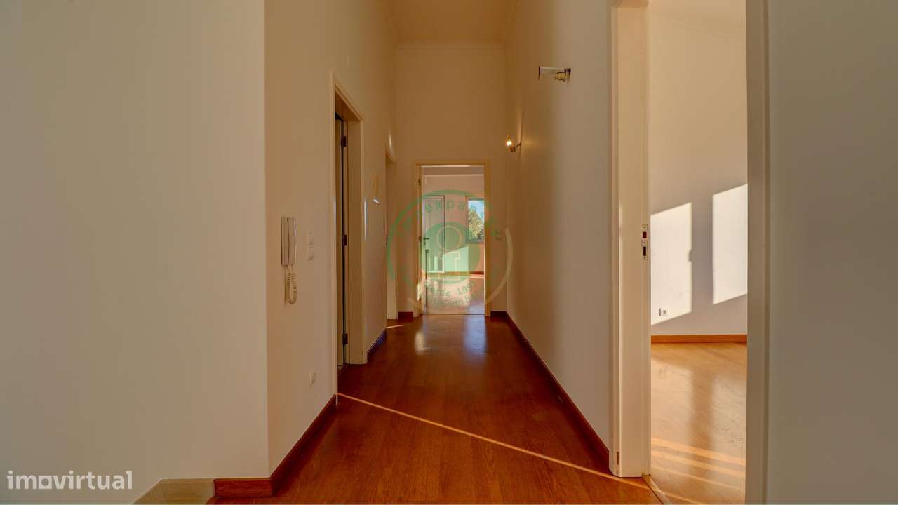 Moradia T4 com Piscina e Vista Mar-8