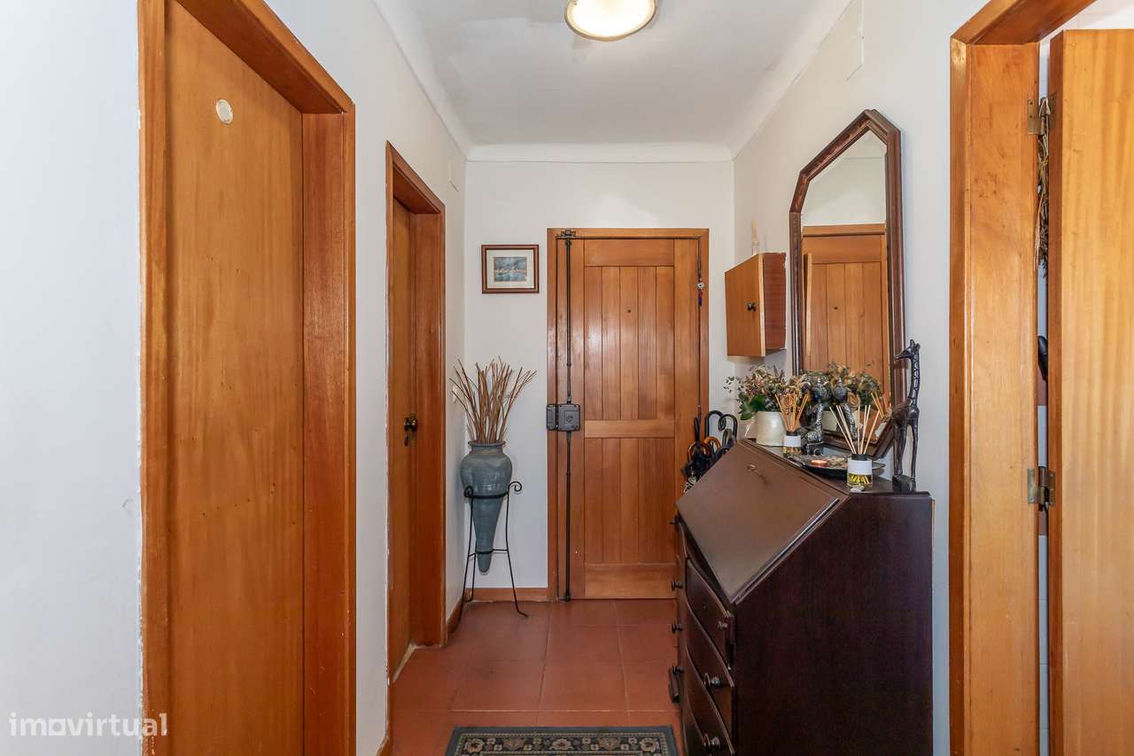 T3 em bom estado de conservação no Algueirão-5