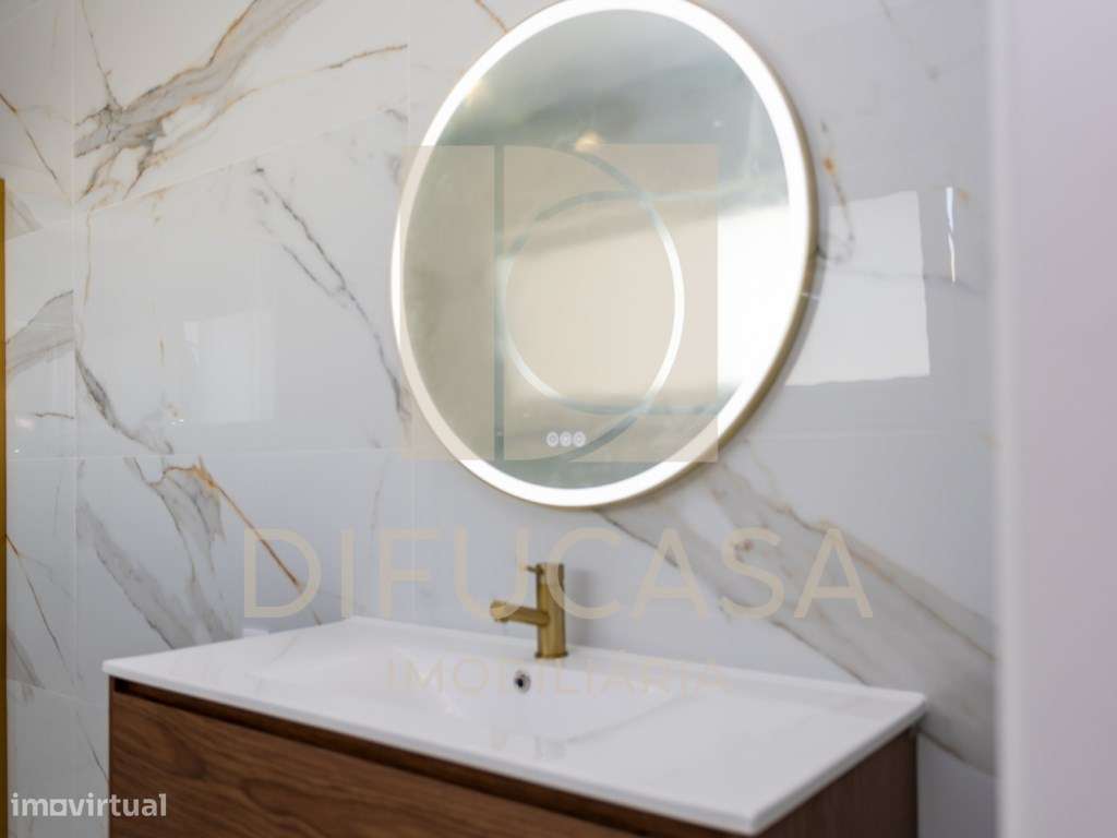 Moradia T3 localizada centro Fernão Ferro - Grande imagem: 4/28