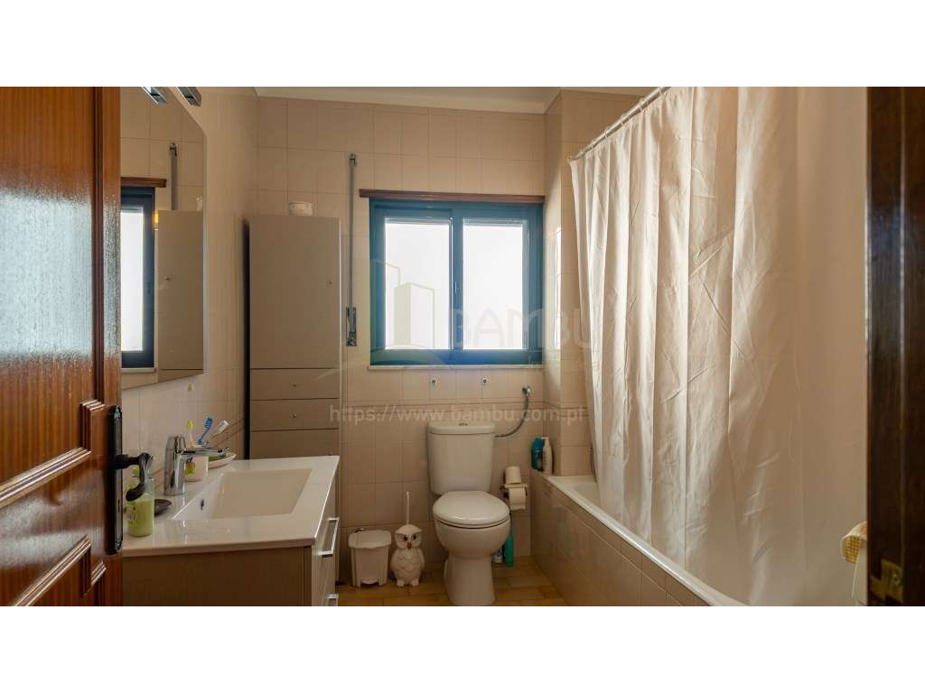 Vila Praia de Âncora: T2 com 100m2 e ampla varanda-12